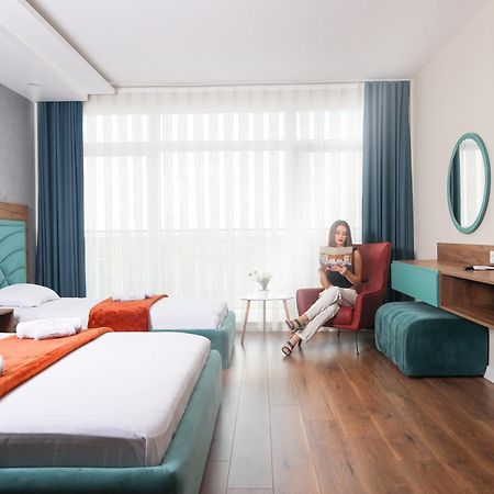 Nafron Hotel Призрен Экстерьер фото