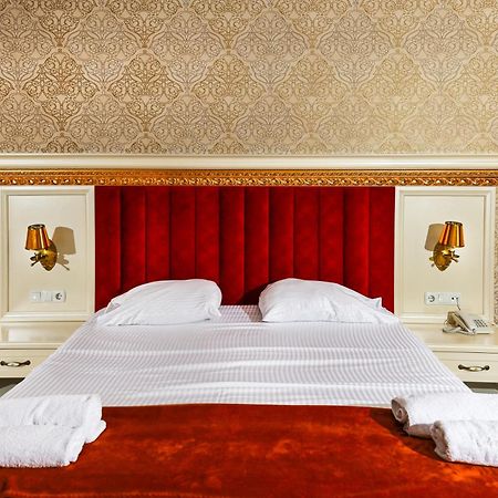 Nafron Hotel Призрен Экстерьер фото