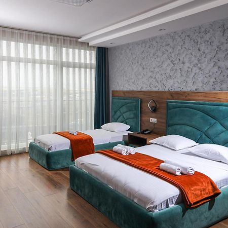 Nafron Hotel Призрен Экстерьер фото