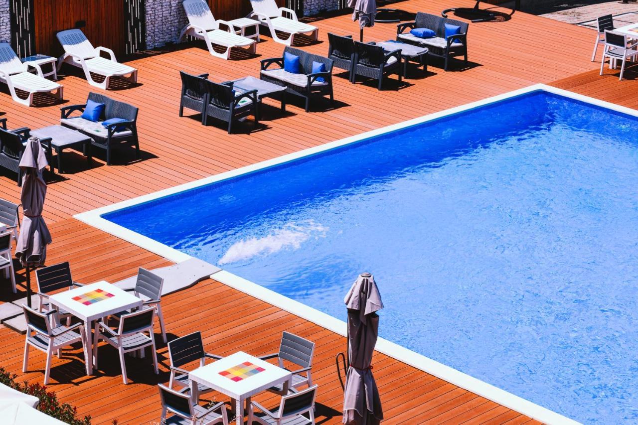 Nafron Hotel Призрен Экстерьер фото