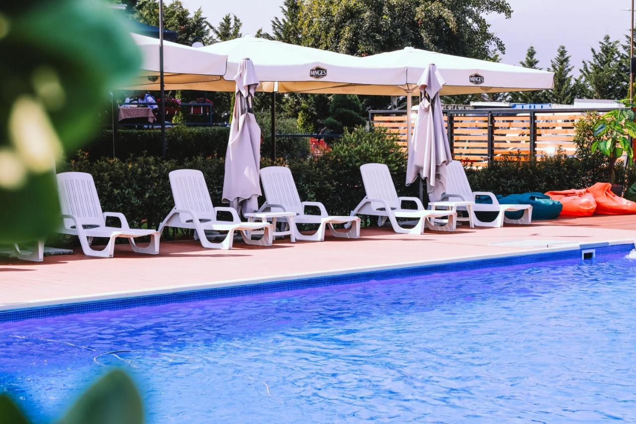Nafron Hotel Призрен Экстерьер фото