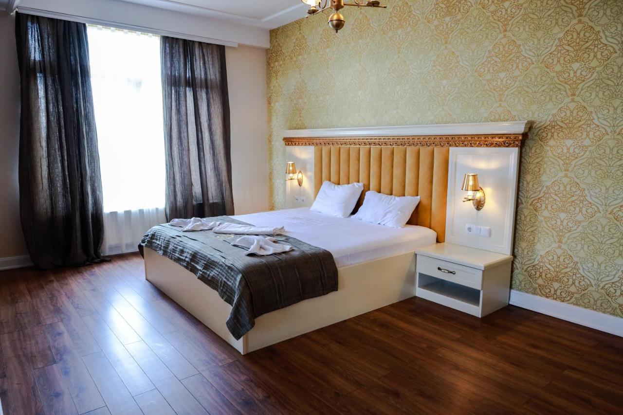 Nafron Hotel Призрен Экстерьер фото
