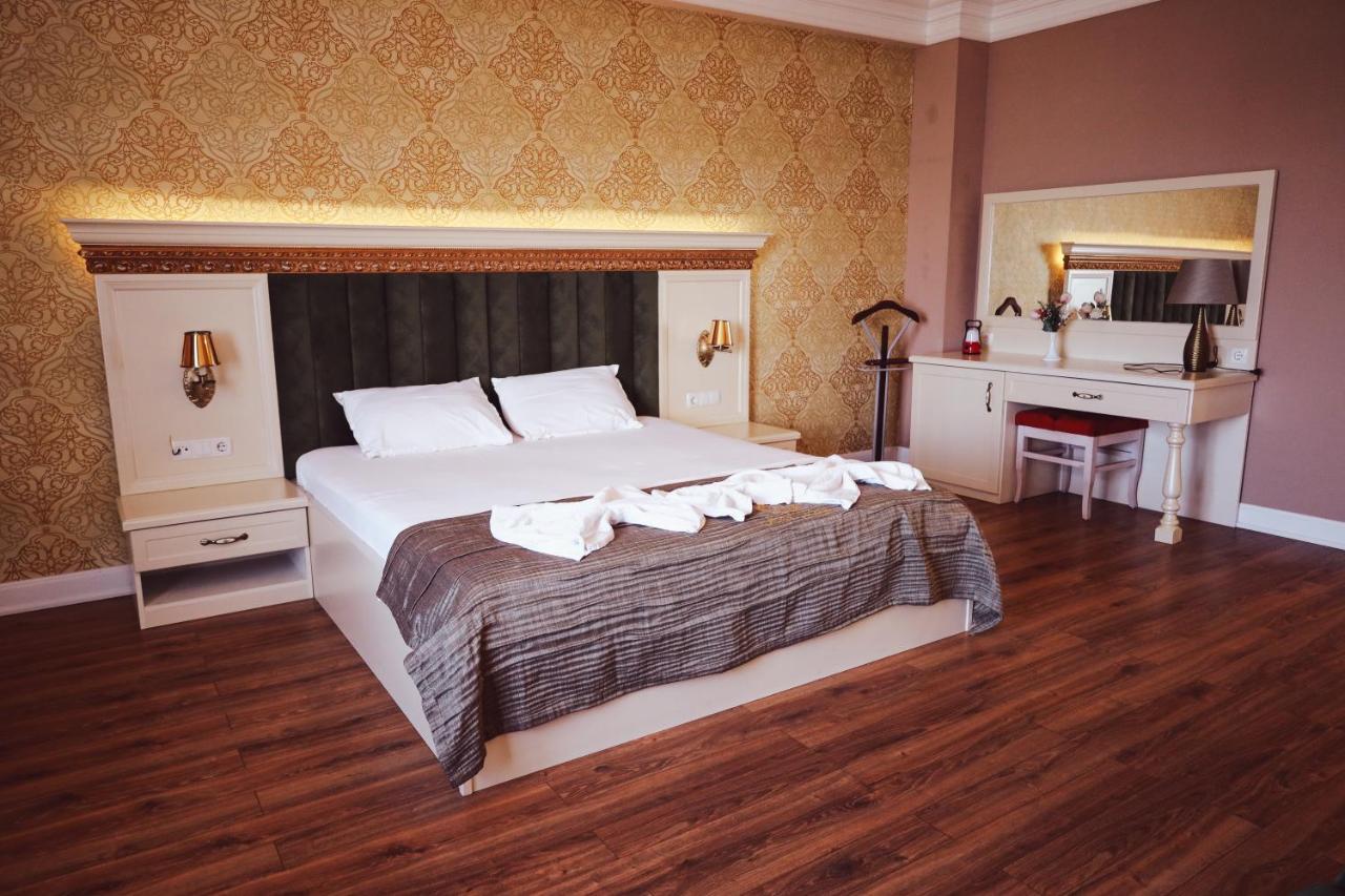 Nafron Hotel Призрен Экстерьер фото