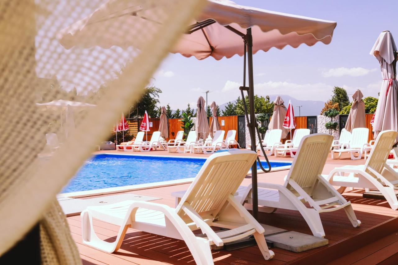 Nafron Hotel Призрен Экстерьер фото