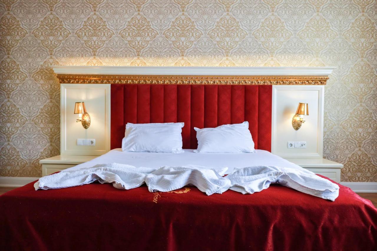 Nafron Hotel Призрен Экстерьер фото
