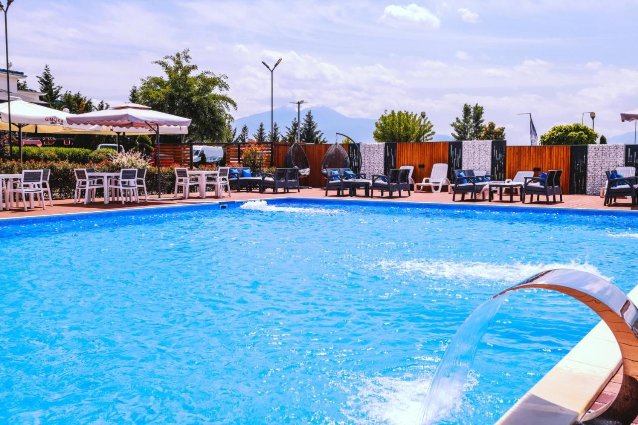 Nafron Hotel Призрен Экстерьер фото