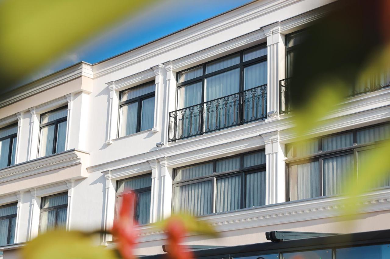 Nafron Hotel Призрен Экстерьер фото