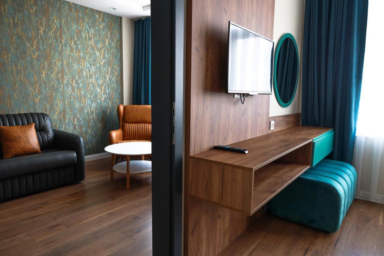 Nafron Hotel Призрен Экстерьер фото
