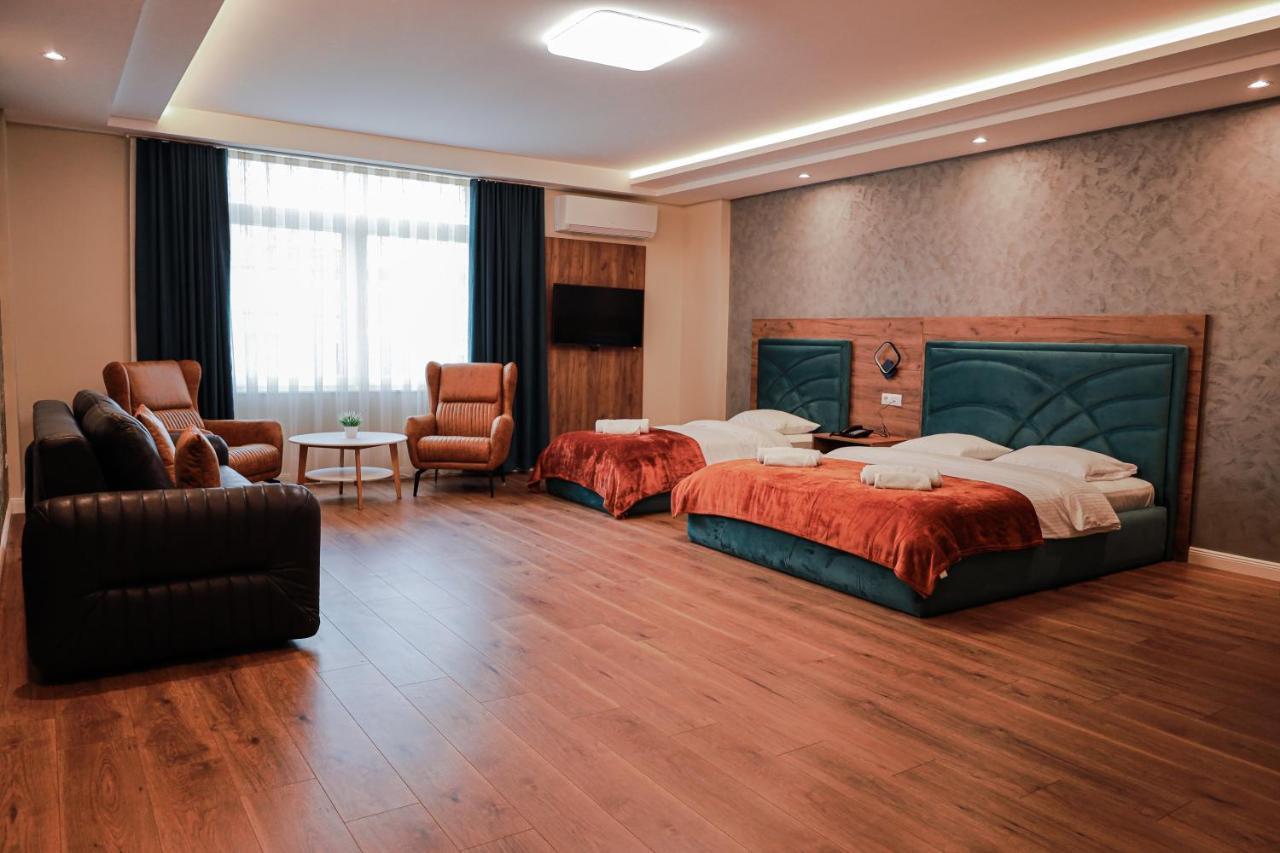 Nafron Hotel Призрен Экстерьер фото