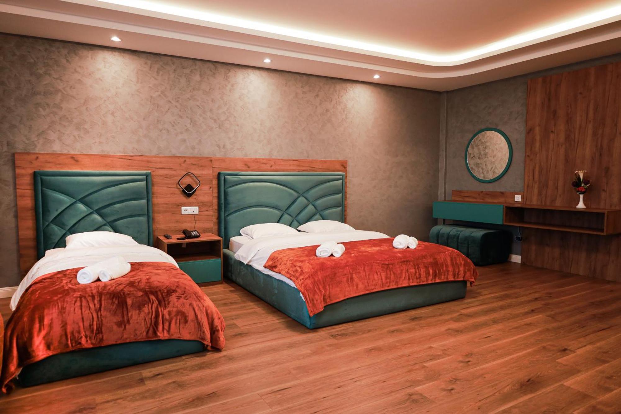 Nafron Hotel Призрен Экстерьер фото