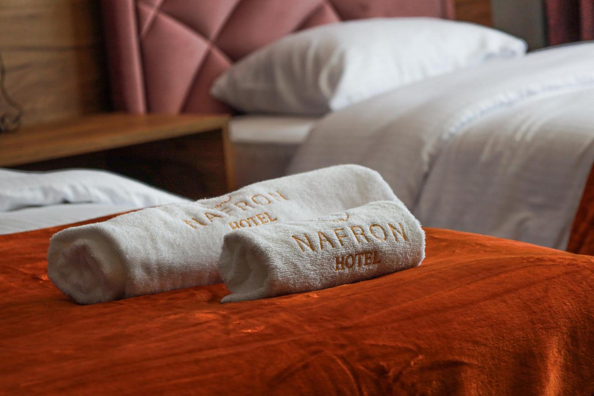 Nafron Hotel Призрен Экстерьер фото