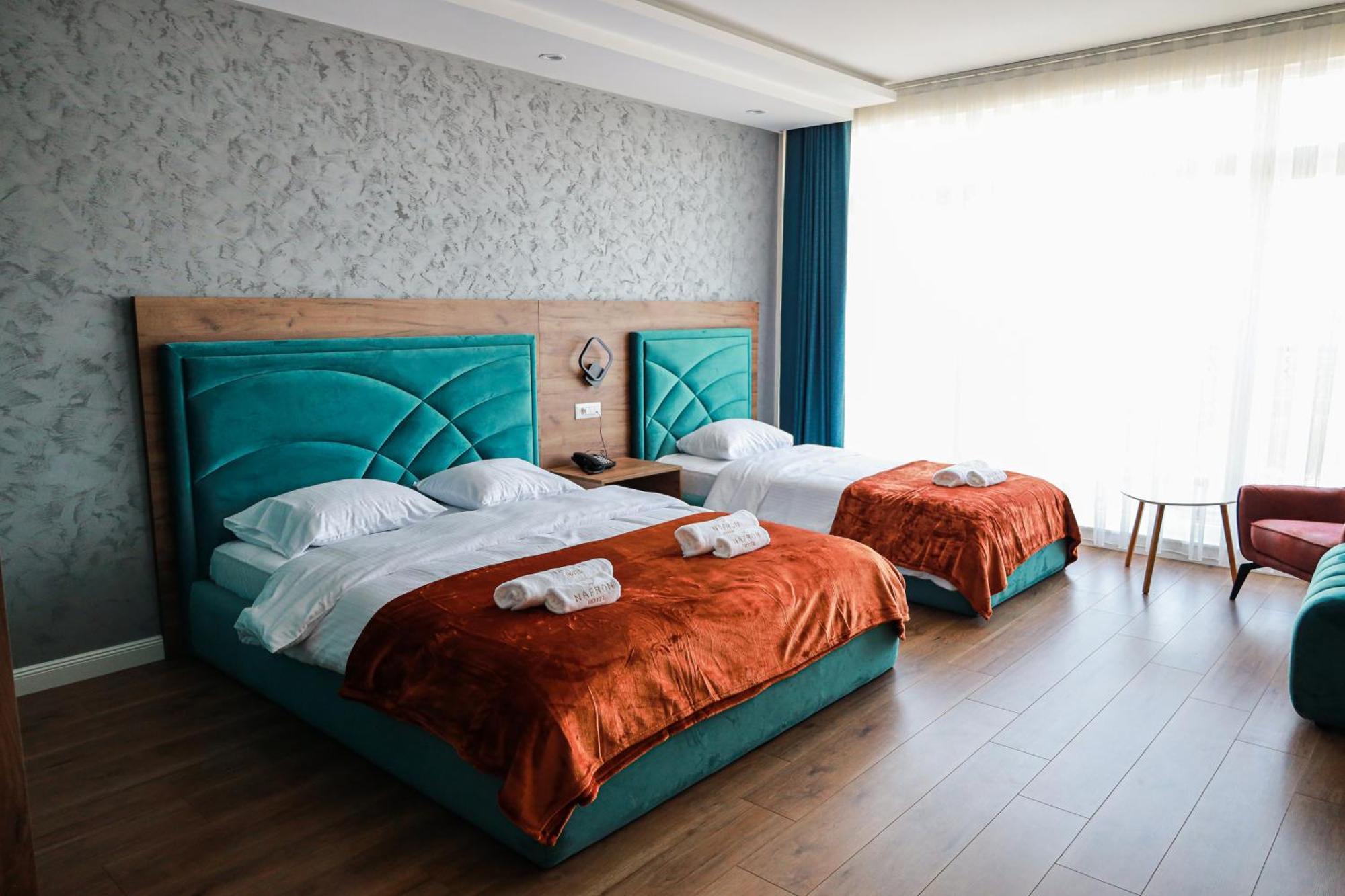 Nafron Hotel Призрен Экстерьер фото