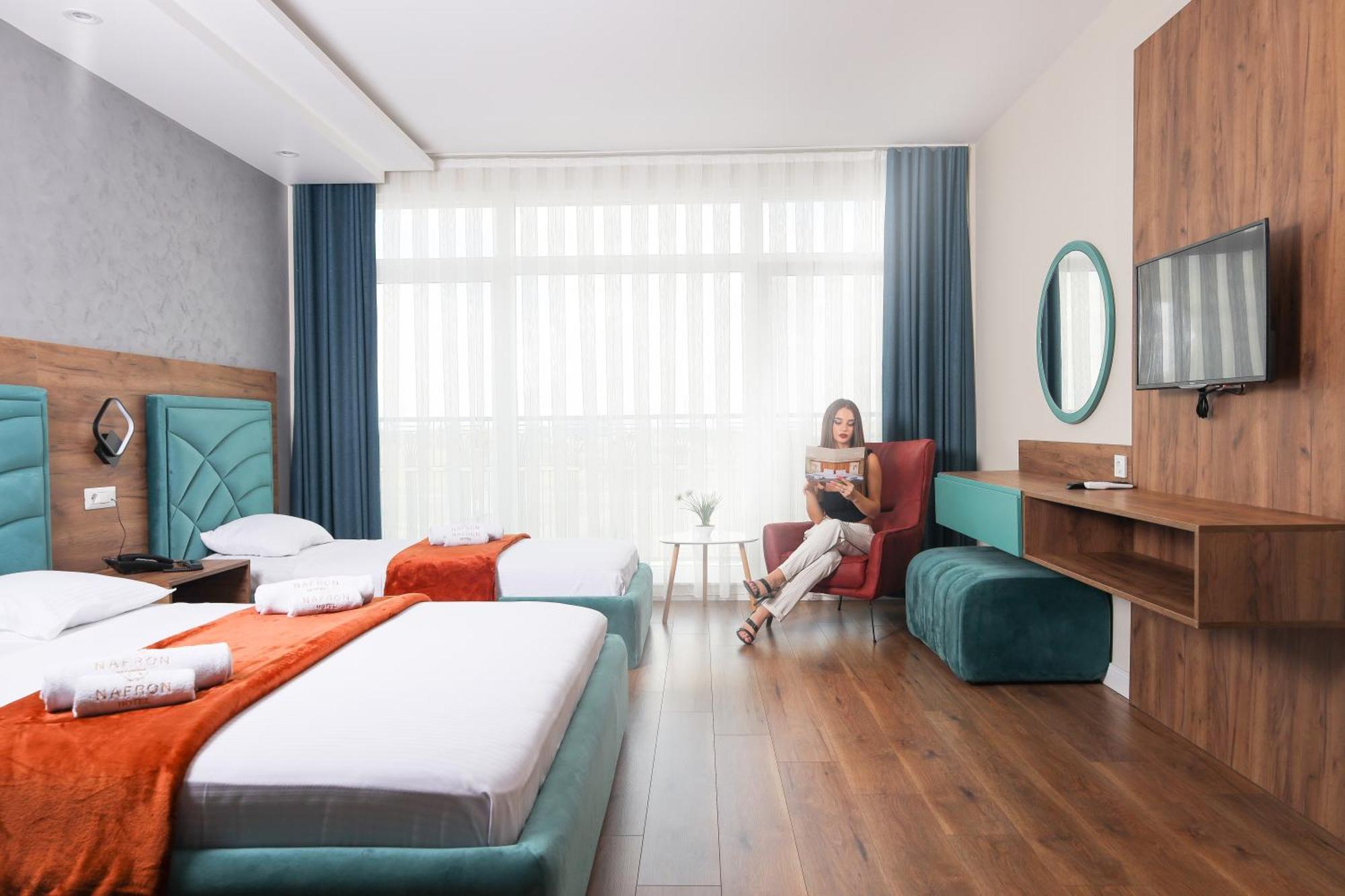 Nafron Hotel Призрен Экстерьер фото