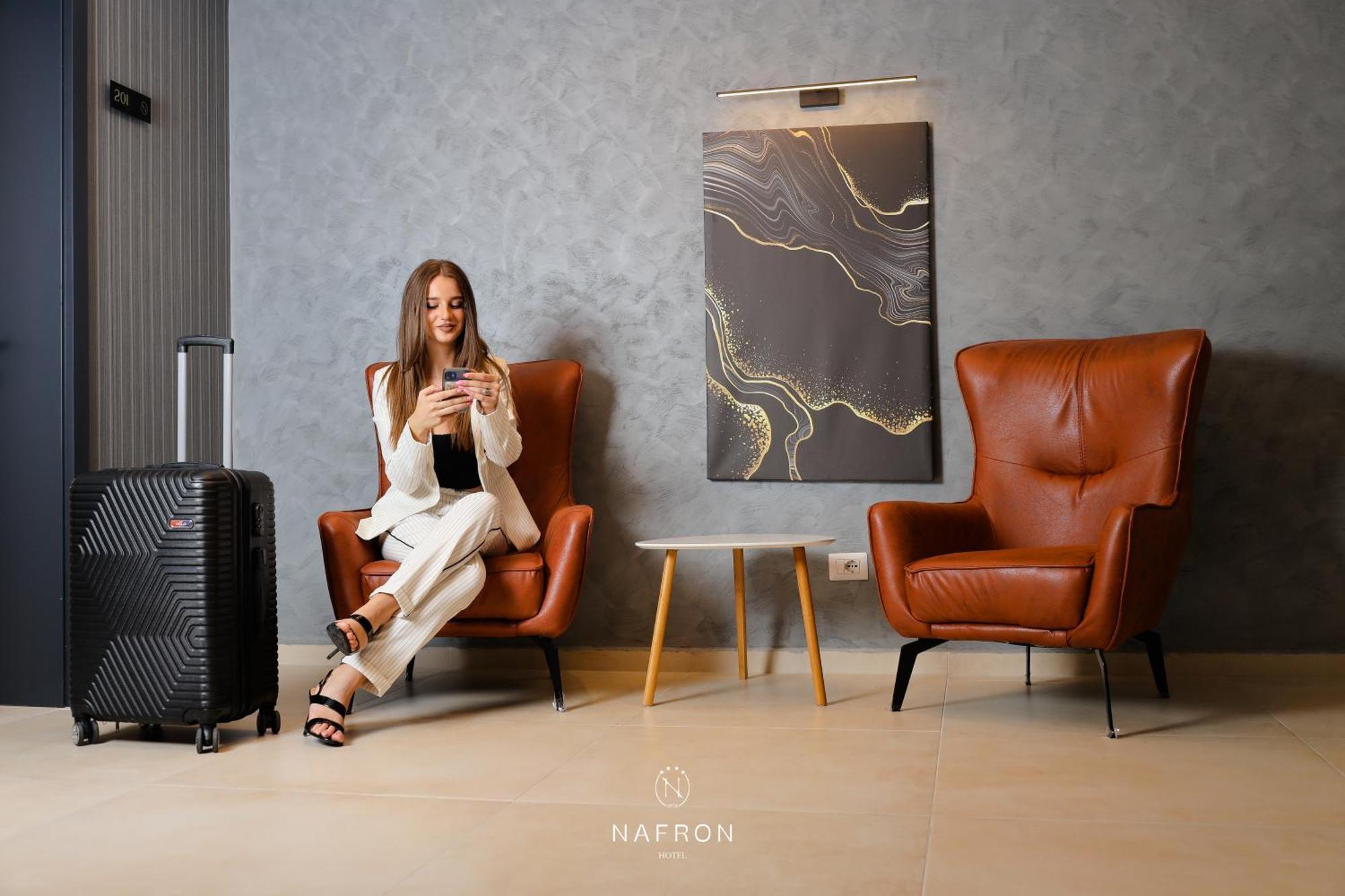 Nafron Hotel Призрен Экстерьер фото
