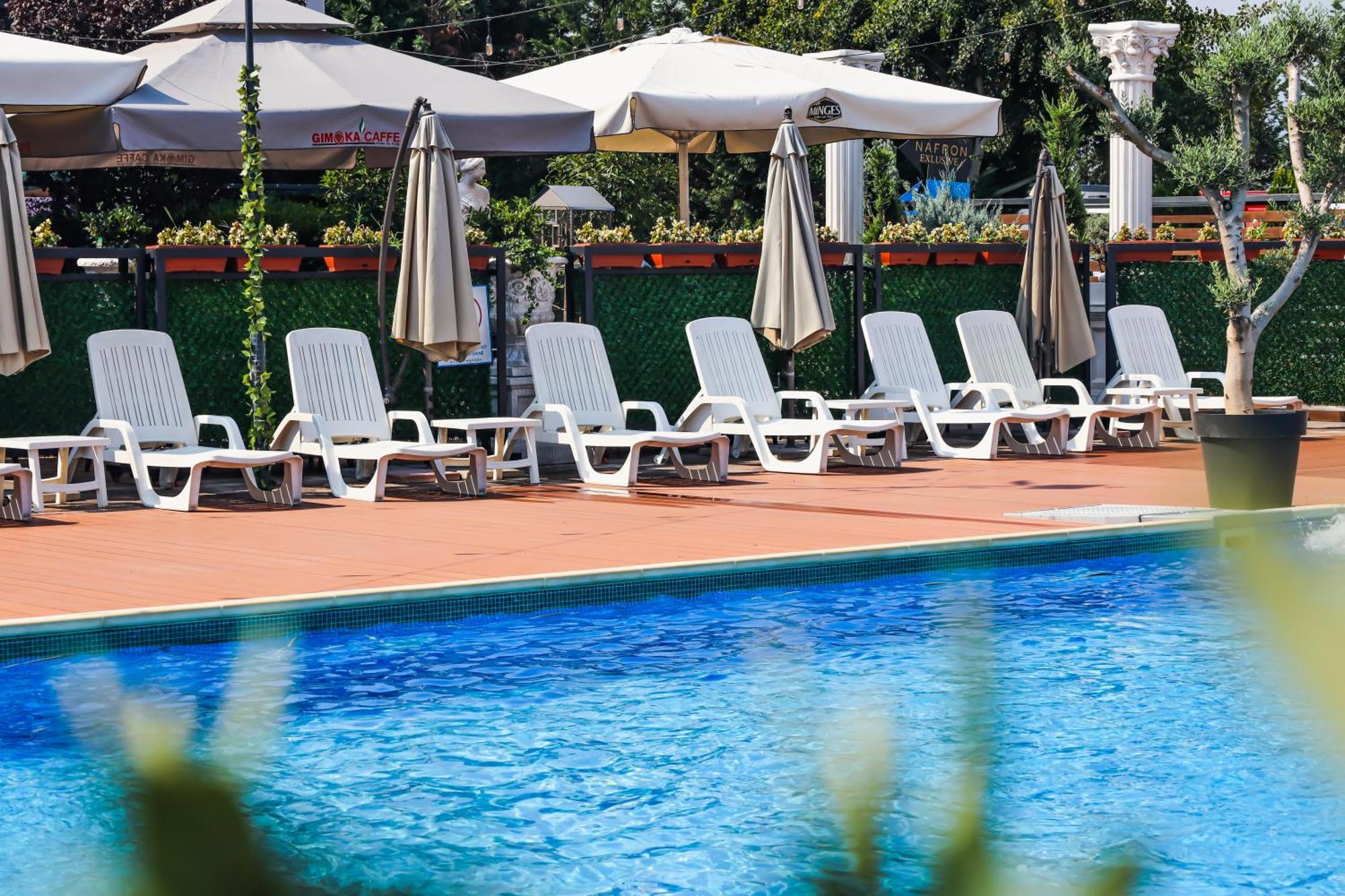 Nafron Hotel Призрен Экстерьер фото