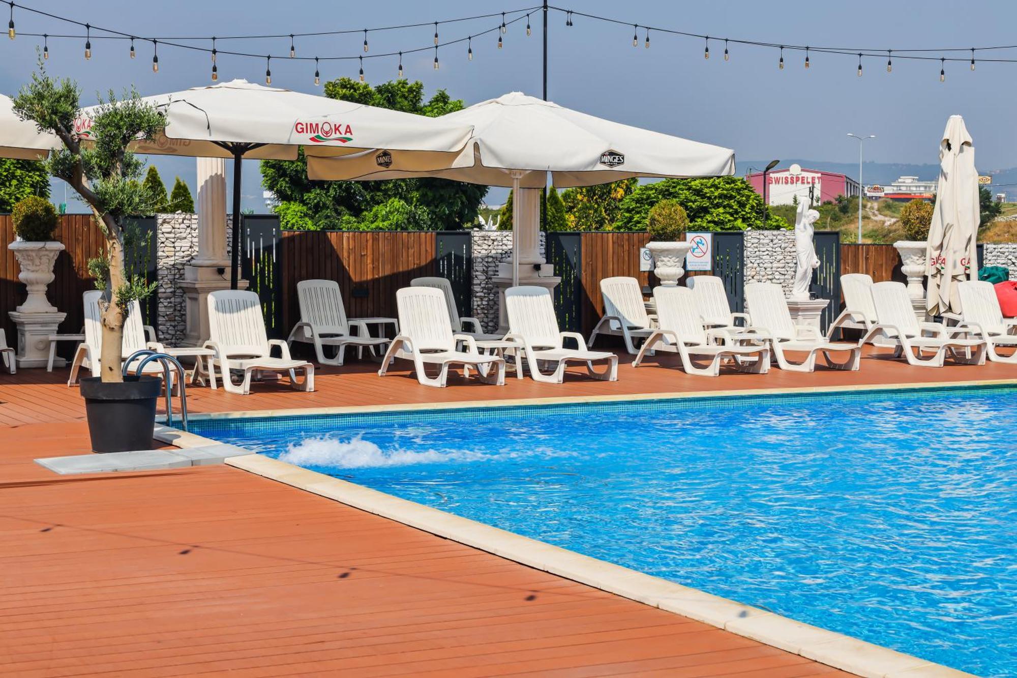 Nafron Hotel Призрен Экстерьер фото